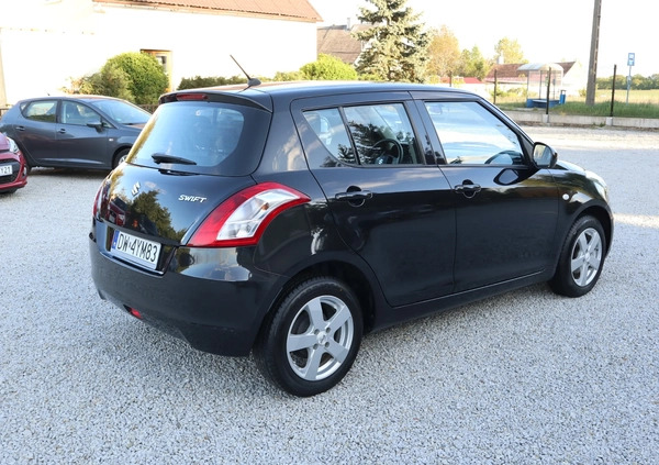 Suzuki Swift cena 35500 przebieg: 67000, rok produkcji 2015 z Piastów małe 137